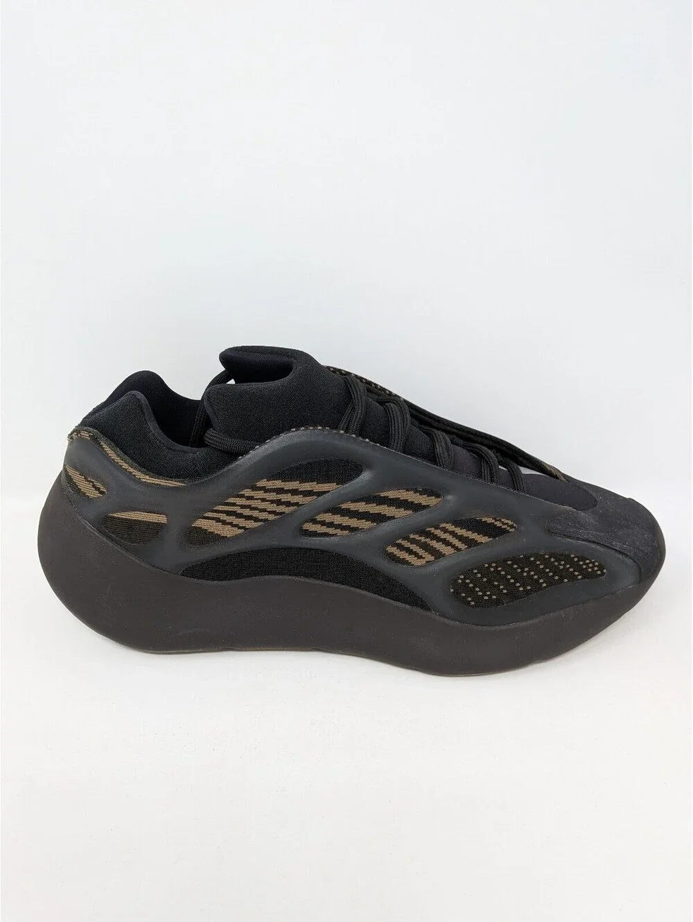 adidas Yeezy 700 V3 Clay Brown GY0189 Men's Size 10.5 OG Box Extra Laces